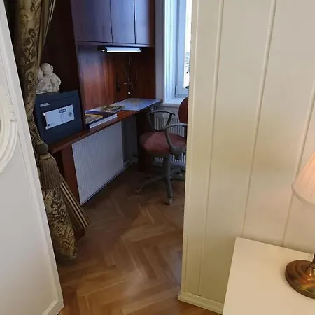 Savas 2 In And Parking Kaunas