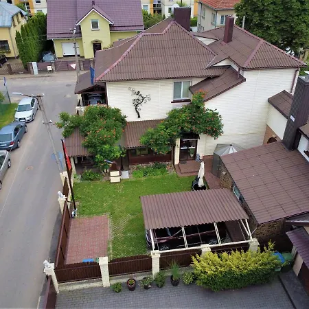 Savas 2 In And Parking Apartman