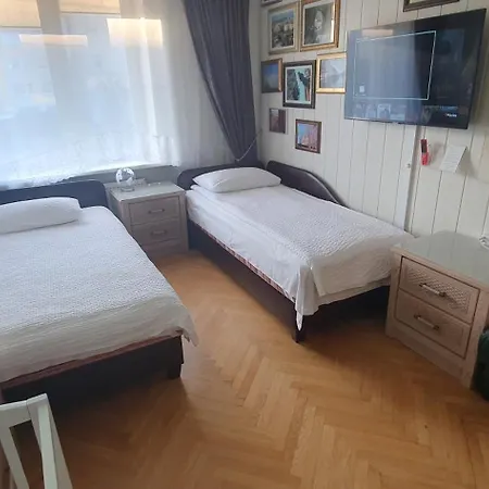 Savas 2 In And Parking Kaunas