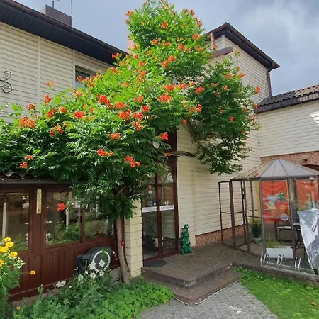 Savas 2 In And Parking Kaunas