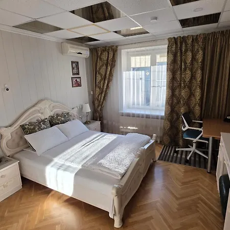 Savas 2 In And Parking Kaunas