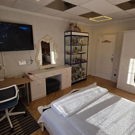 Butas Savas 2 In And Parking 4*