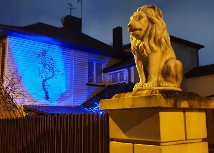 Savas 2 In And Parking 4*