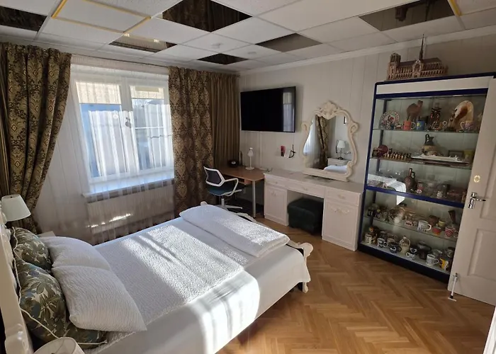 Savas 2 In And Parking 4*