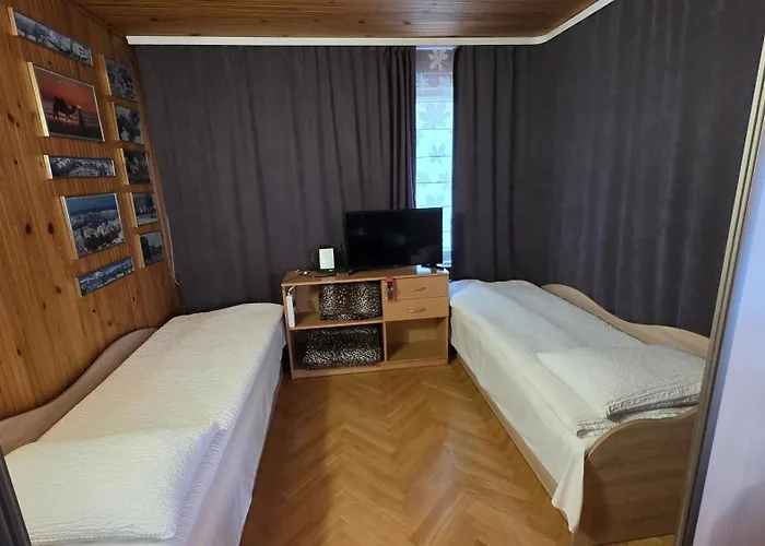 Savas 2 In And Parking Kaunas